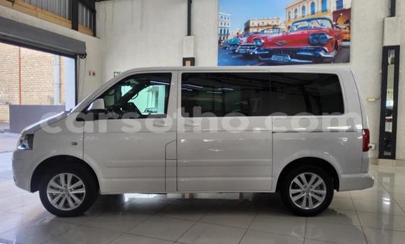 Buy Used Volkswagen Caravelle White Car in Maseru in Maseru Buy Used Volkswagen Caravelle White Car in Maseru in Maseru