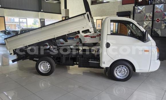 Buy Used Hyundai H1 White Car in Maseru in Maseru Buy Used Hyundai H1 White Car in Maseru in Maseru