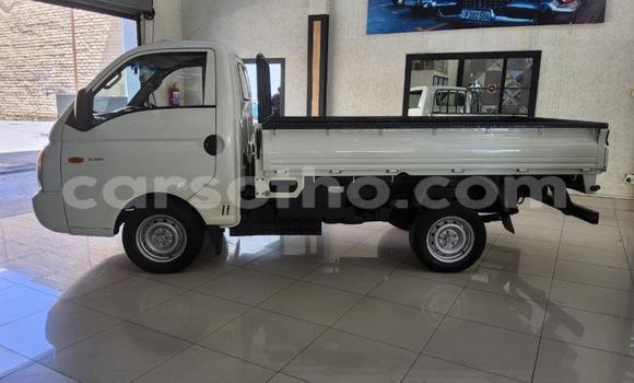 Buy Used Hyundai H1 White Car in Maseru in Maseru Buy Used Hyundai H1 White Car in Maseru in Maseru