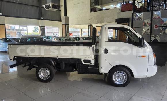 Buy Used Hyundai H1 White Car in Maseru in Maseru Buy Used Hyundai H1 White Car in Maseru in Maseru