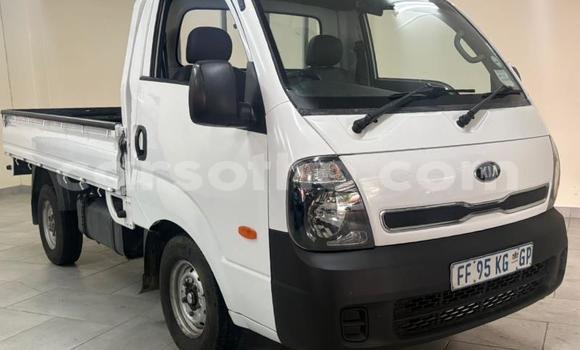 Buy Used Kia K7 White Car in Maseru in Maseru Buy Used Kia K7 White Car in Maseru in Maseru