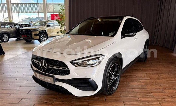 Buy Used Mercedes-Benz GLA-klasse White Car in Maseru in Maseru