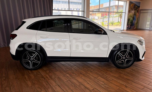 Buy Used Mercedes-Benz GLA-klasse White Car in Maseru in Maseru Buy Used Mercedes-Benz GLA-klasse White Car in Maseru in Maseru