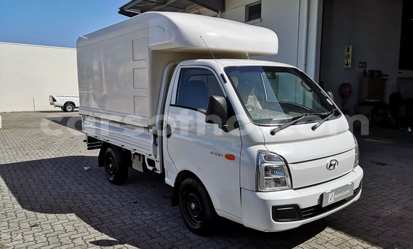 Buy Used Hyundai H1 White Car in Maseru in Maseru