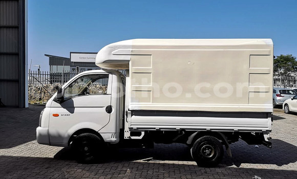 Buy Used Hyundai H1 White Car in Maseru in Maseru Buy Used Hyundai H1 White Car in Maseru in Maseru