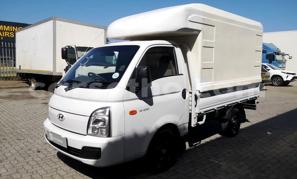 Buy Used Hyundai H1 White Car in Maseru in Maseru Buy Used Hyundai H1 White Car in Maseru in Maseru