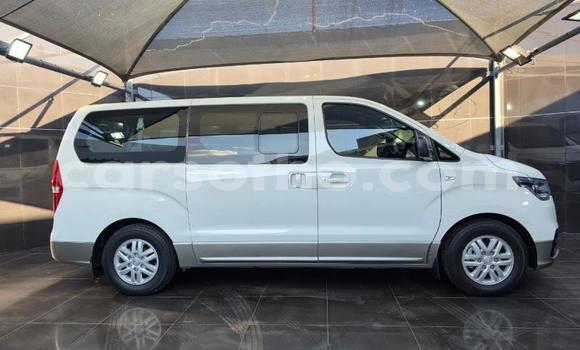 Buy Used Hyundai H1 White Car in Maseru in Maseru Buy Used Hyundai H1 White Car in Maseru in Maseru