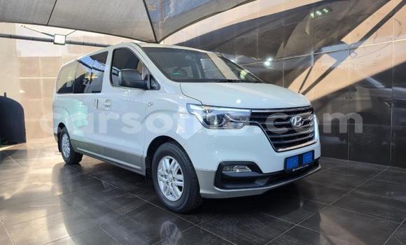 Buy Used Hyundai H1 White Car in Maseru in Maseru Buy Used Hyundai H1 White Car in Maseru in Maseru