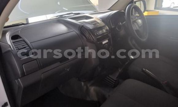 Buy Used Isuzu KB White Car in Mafeteng in Mafeteng Buy Used Isuzu KB White Car in Mafeteng in Mafeteng