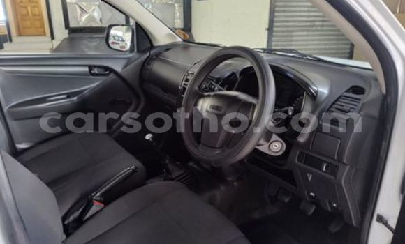 Buy Used Isuzu KB White Car in Mafeteng in Mafeteng Buy Used Isuzu KB White Car in Mafeteng in Mafeteng