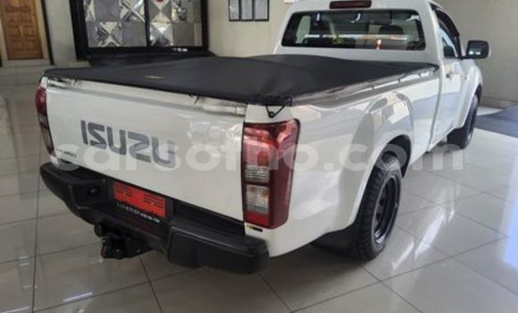 Buy Used Isuzu KB White Car in Mafeteng in Mafeteng Buy Used Isuzu KB White Car in Mafeteng in Mafeteng