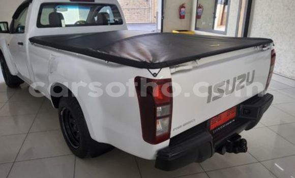 Buy Used Isuzu KB White Car in Mafeteng in Mafeteng Buy Used Isuzu KB White Car in Mafeteng in Mafeteng