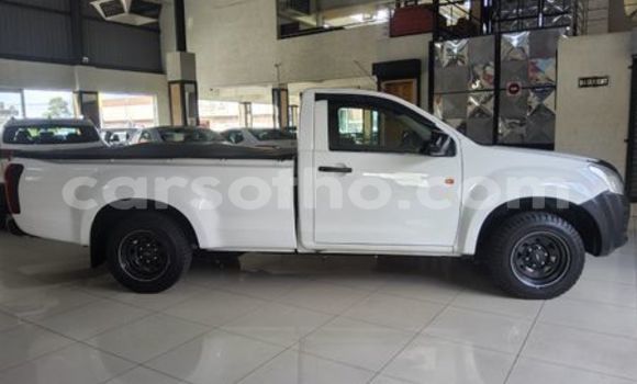 Buy Used Isuzu KB White Car in Mafeteng in Mafeteng Buy Used Isuzu KB White Car in Mafeteng in Mafeteng
