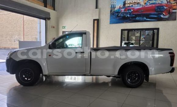 Buy Used Isuzu KB White Car in Mafeteng in Mafeteng Buy Used Isuzu KB White Car in Mafeteng in Mafeteng