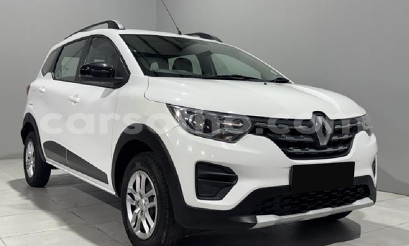 Buy Used Renault Caravelle White Car in Mohale's Hoek in Mohale's Hoek