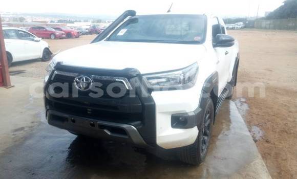 Buy Used Toyota Hilux White Car in Maseru in Maseru