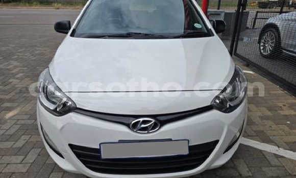Buy Used Hyundai i20 White Car in Teyateyaneng in Berea Buy Used Hyundai i20 White Car in Teyateyaneng in Berea