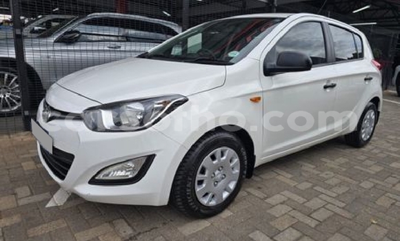 Buy Used Hyundai i20 White Car in Teyateyaneng in Berea Buy Used Hyundai i20 White Car in Teyateyaneng in Berea