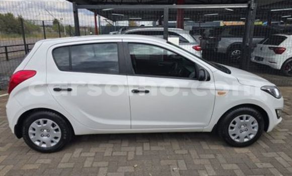 Buy Used Hyundai i20 White Car in Teyateyaneng in Berea Buy Used Hyundai i20 White Car in Teyateyaneng in Berea