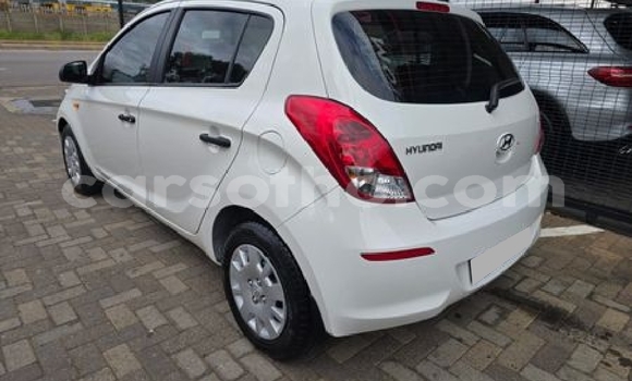 Buy Used Hyundai i20 White Car in Teyateyaneng in Berea Buy Used Hyundai i20 White Car in Teyateyaneng in Berea