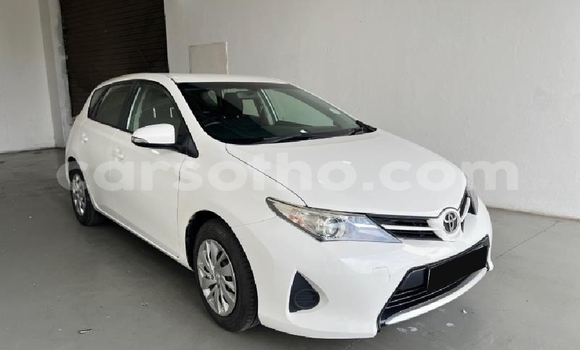 Buy Used Toyota Auris White Car in Qacha's Nek in Quthing
