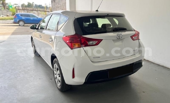 Buy Used Toyota Auris White Car in Qacha's Nek in Quthing Buy Used Toyota Auris White Car in Qacha's Nek in Quthing
