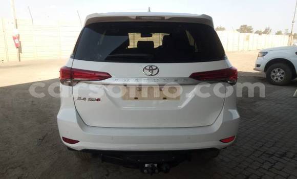 Sayi Na hannu Toyota Fortuner White Mota in Maseru a Maseru Sayi Na hannu Toyota Fortuner White Mota in Maseru a Maseru