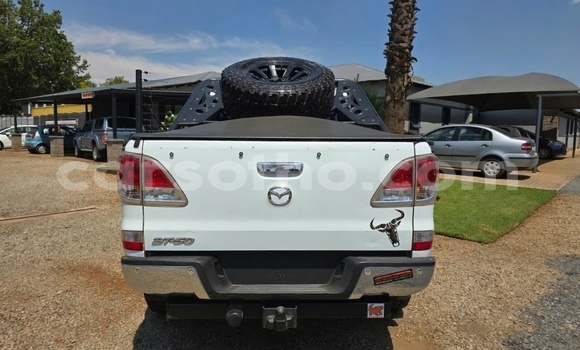 Sayi Na hannu Mazda BT-50 White Mota in Mafeteng a Mafeteng Sayi Na hannu Mazda BT-50 White Mota in Mafeteng a Mafeteng