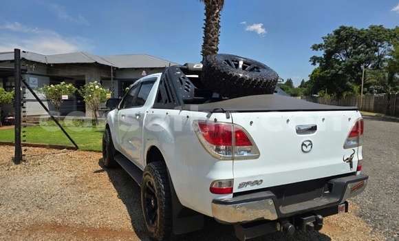 Sayi Na hannu Mazda BT-50 White Mota in Mafeteng a Mafeteng Sayi Na hannu Mazda BT-50 White Mota in Mafeteng a Mafeteng