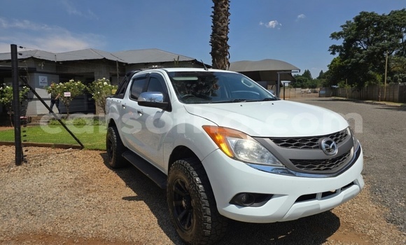Sayi Na hannu Mazda BT-50 White Mota in Mafeteng a Mafeteng Sayi Na hannu Mazda BT-50 White Mota in Mafeteng a Mafeteng