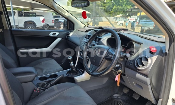 Sayi Na hannu Mazda BT-50 White Mota in Mafeteng a Mafeteng Sayi Na hannu Mazda BT-50 White Mota in Mafeteng a Mafeteng