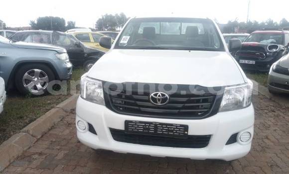 Sayi Na hannu Toyota Hilux White Mota in Mafeteng a Mafeteng Sayi Na hannu Toyota Hilux White Mota in Mafeteng a Mafeteng