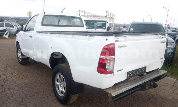 Sayi Na hannu Toyota Hilux White Mota in Mafeteng a Mafeteng Sayi Na hannu Toyota Hilux White Mota in Mafeteng a Mafeteng