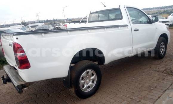 Sayi Na hannu Toyota Hilux White Mota in Mafeteng a Mafeteng Sayi Na hannu Toyota Hilux White Mota in Mafeteng a Mafeteng