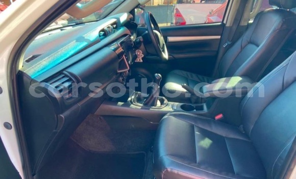 Buy Used Toyota Hilux White Car in Maputsoe in Leribe Buy Used Toyota Hilux White Car in Maputsoe in Leribe