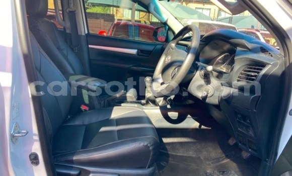Buy Used Toyota Hilux White Car in Maputsoe in Leribe Buy Used Toyota Hilux White Car in Maputsoe in Leribe