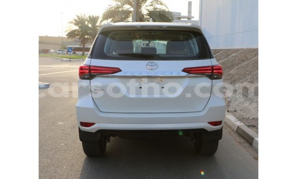 Sayi Imported Toyota Fortuner Black Mota in Import - Dubai a Maseru Sayi Imported Toyota Fortuner Black Mota in Import - Dubai a Maseru