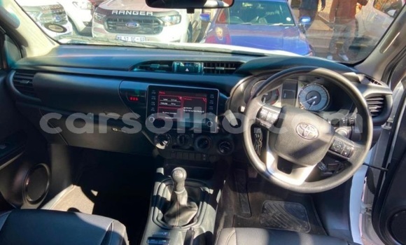 Buy Used Toyota Hilux White Car in Maputsoe in Leribe Buy Used Toyota Hilux White Car in Maputsoe in Leribe