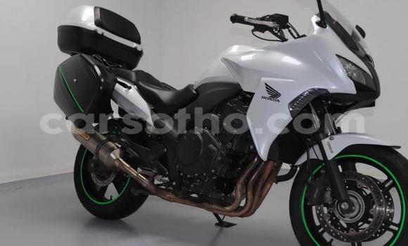 Buy Used Honda CBF White Bike in Qacha's Nek in Quthing