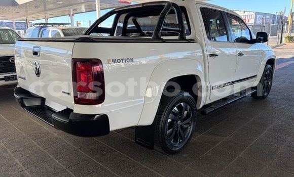 Buy Used Volkswagen Amarok White Car in Maseru in Maseru Buy Used Volkswagen Amarok White Car in Maseru in Maseru