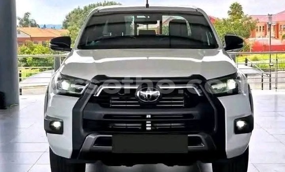 Buy Used Toyota Hilux White Car in Maseru in Maseru