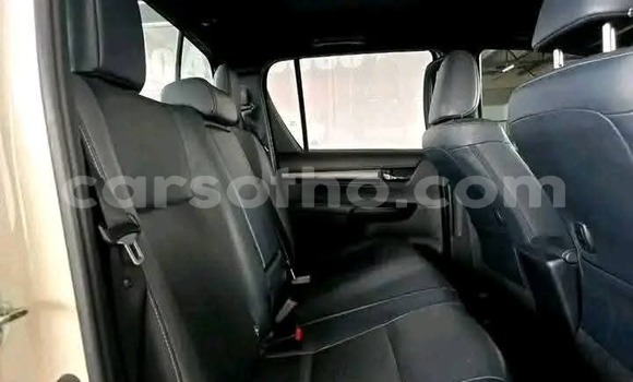 Buy Used Toyota Hilux White Car in Maseru in Maseru Buy Used Toyota Hilux White Car in Maseru in Maseru