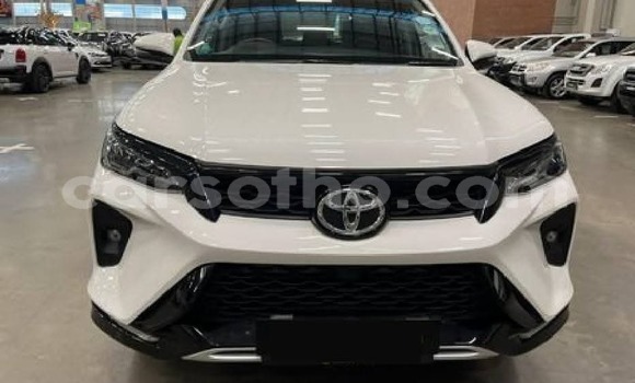 Buy Used Toyota Hilux White Car in Teyateyaneng in Berea