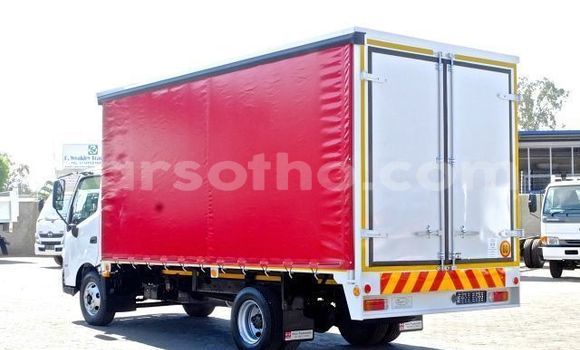 Acheter Occasion Utilitaire Hino 300 Series Blanc à Maseru, Maseru Acheter Occasion Utilitaire Hino 300 Series Blanc à Maseru, Maseru