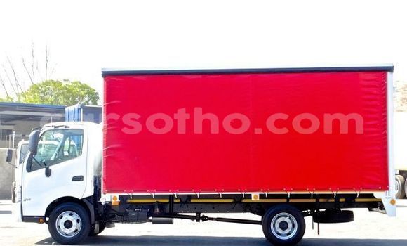 Acheter Occasion Utilitaire Hino 300 Series Blanc à Maseru, Maseru Acheter Occasion Utilitaire Hino 300 Series Blanc à Maseru, Maseru