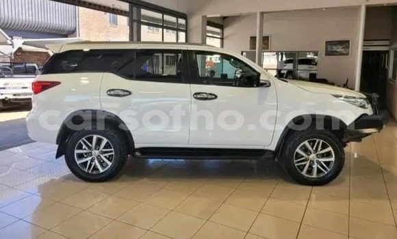 اشتري مستعمل Toyota Fortuner White سيارة في Maseru في Maseru اشتري مستعمل Toyota Fortuner White سيارة في Maseru في Maseru
