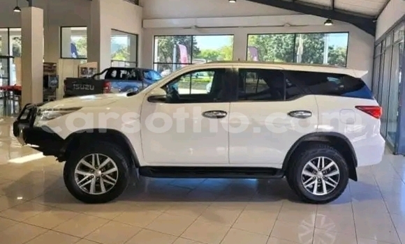 اشتري مستعمل Toyota Fortuner White سيارة في Maseru في Maseru اشتري مستعمل Toyota Fortuner White سيارة في Maseru في Maseru