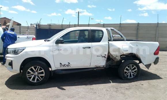 Buy Used Toyota Hilux White Car in Maseru in Maseru