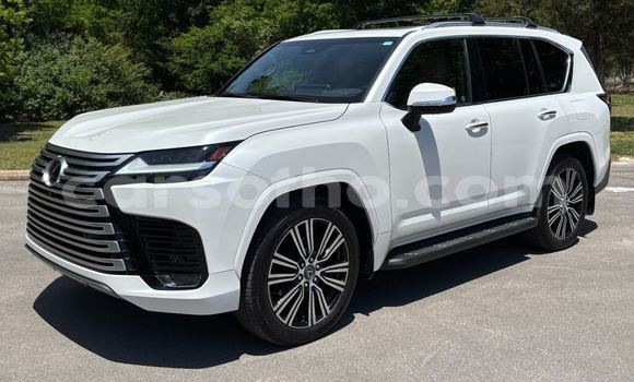 Sayi Na hannu Lexus LX White Mota in Mohale's Hoek a Mohale's Hoek Sayi Na hannu Lexus LX White Mota in Mohale's Hoek a Mohale's Hoek