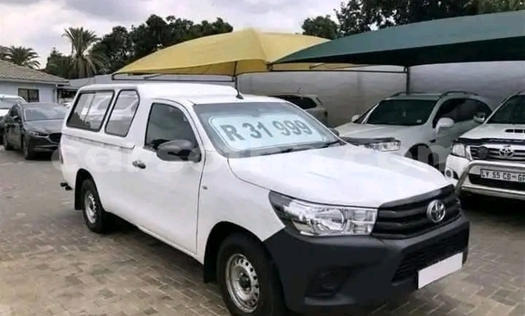 Buy Used Toyota Hilux White Car in Maseru in Maseru